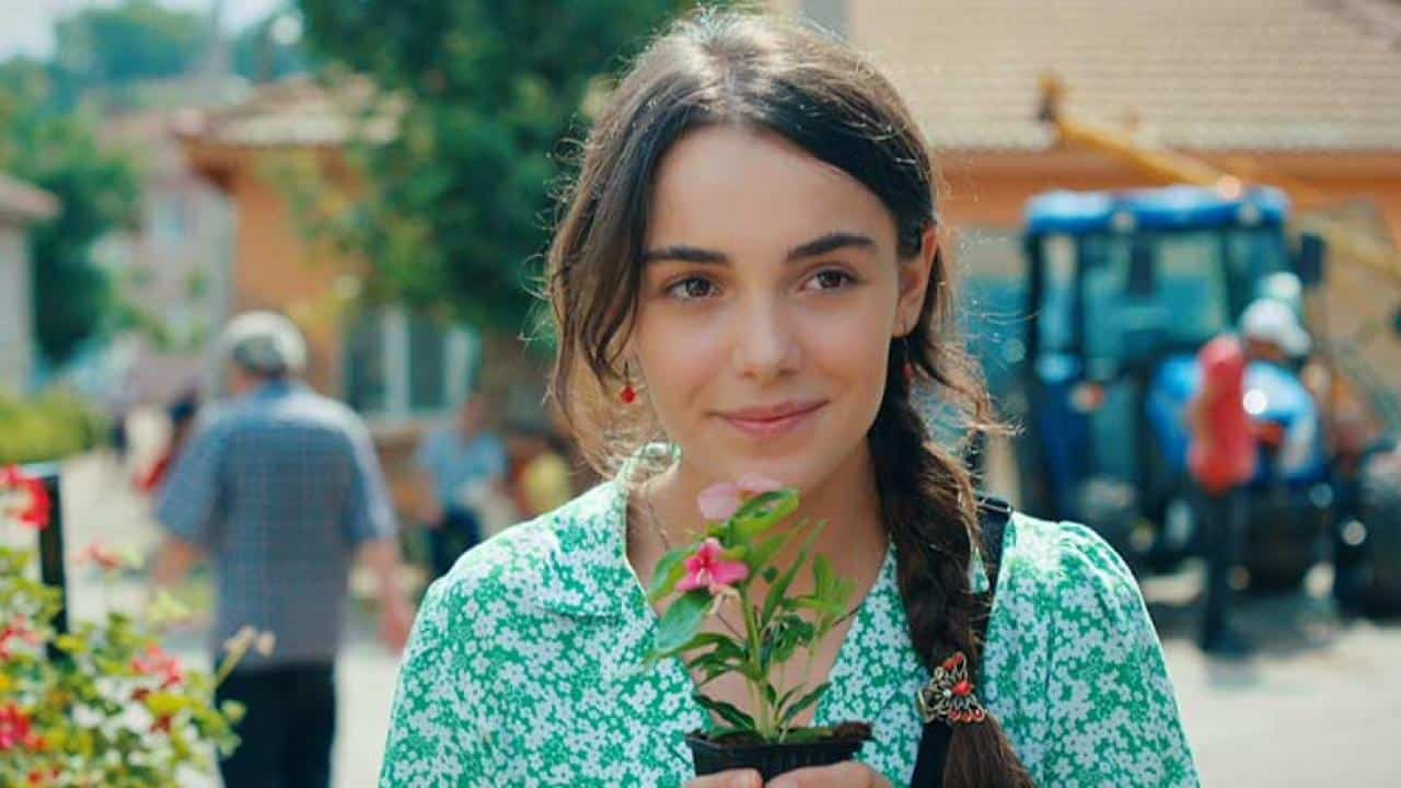 Aşk Ağlatır dizisi Tekrarı Hangi Gün Saat Kaçta yayınlanacak
