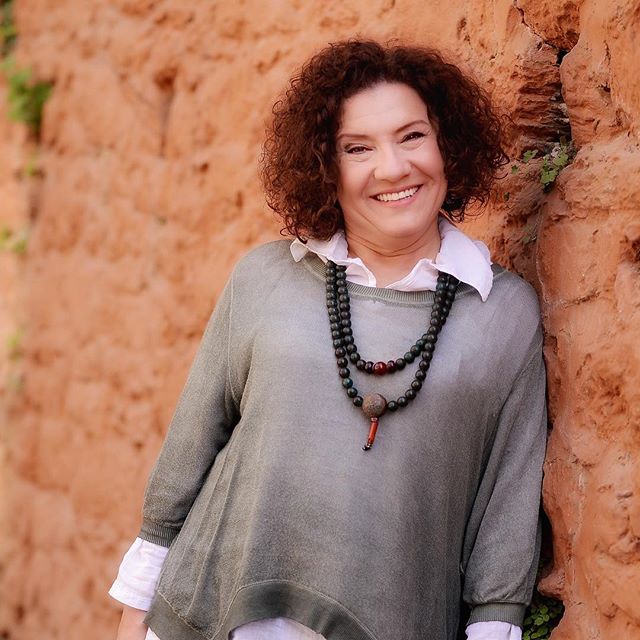Ayşenil Şamlıoğlu yeni dizisi Hizmetçiler