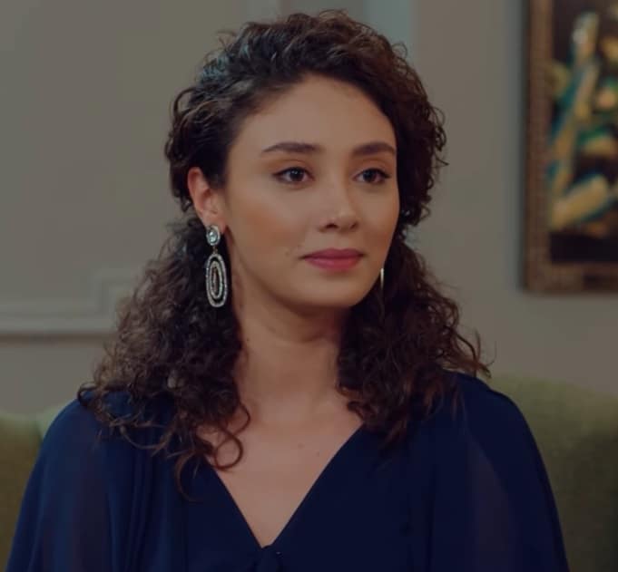 Mükemmel Eşleşme dizisi Pınar'ın isteme nişan kıyafeti
