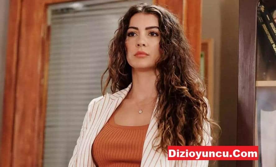 Ruhun Duymaz dizisi Burcu Özberk (Ece) Kıyafetleri