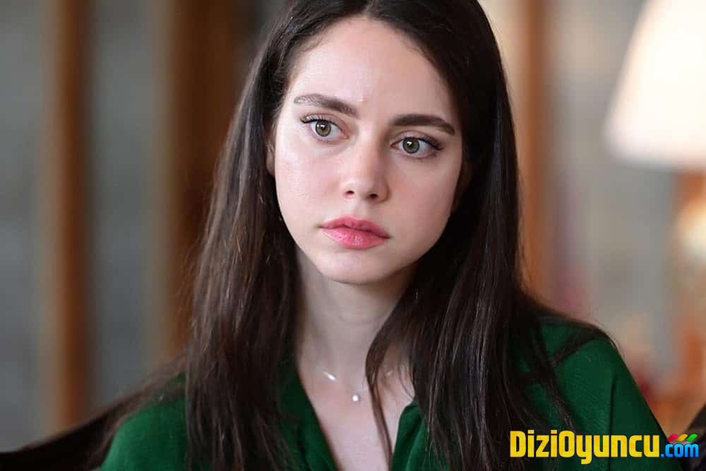 Elif Uslusoy Yan Oda dizisinde Şelale