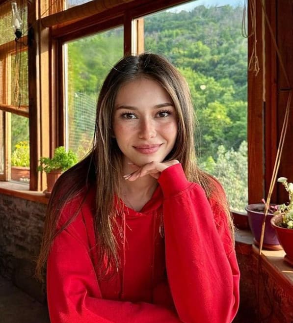 Su Türkü Demirel Gözleri Karadeniz dizisi Fatoş rolünde