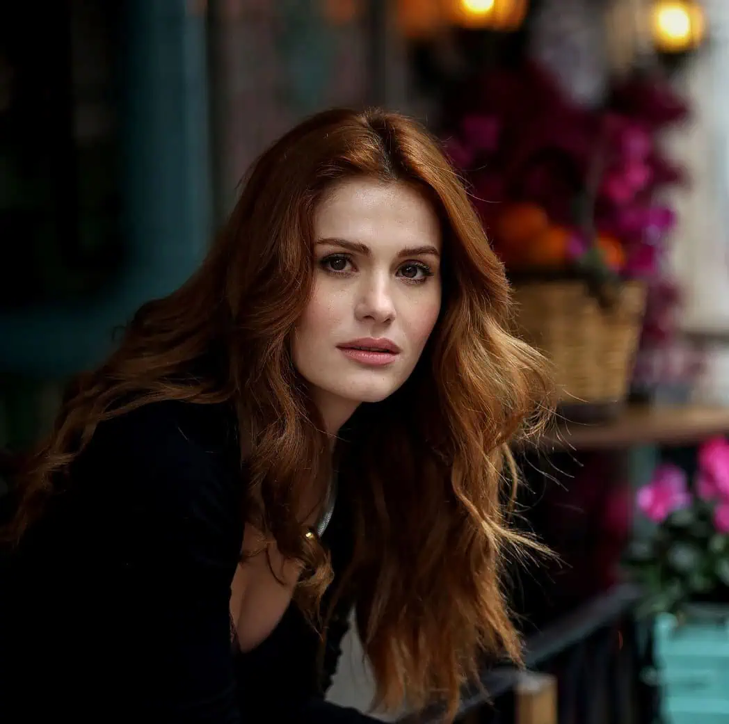 Burcu Cavrar (Hicran) Taşacak Ha Bu Deniz Dizisi Oyuncu Kadrosu