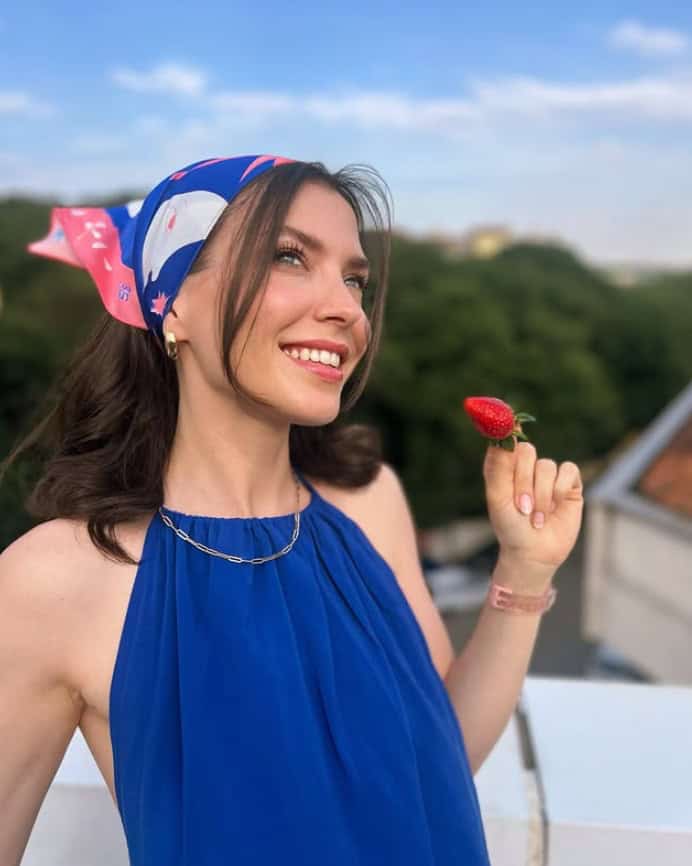 Burcu Derya Zühre karakteri ile Hasret Rüzgarı dizisi kadrosunda