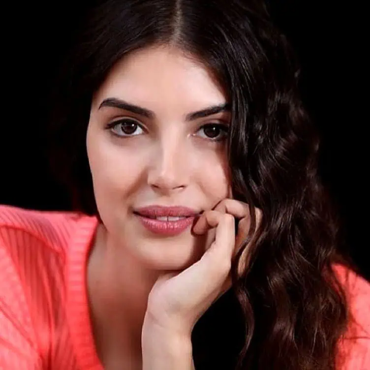 Deniz Baysal (Esme Furtuna) Taşacak Ha Bu Deniz Dizisi Kadrosunda