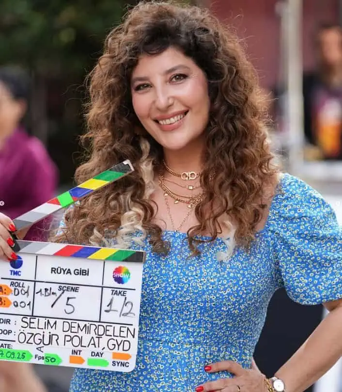 Rüya gibi dizisi Fikriye Şemnem Bozuklu