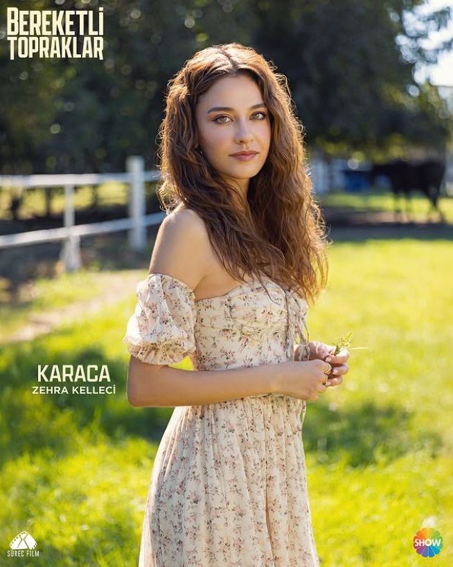 Bereketli Topraklar Dizisi Karaca Kıyafetleri kombinleri Zehra Kelleci