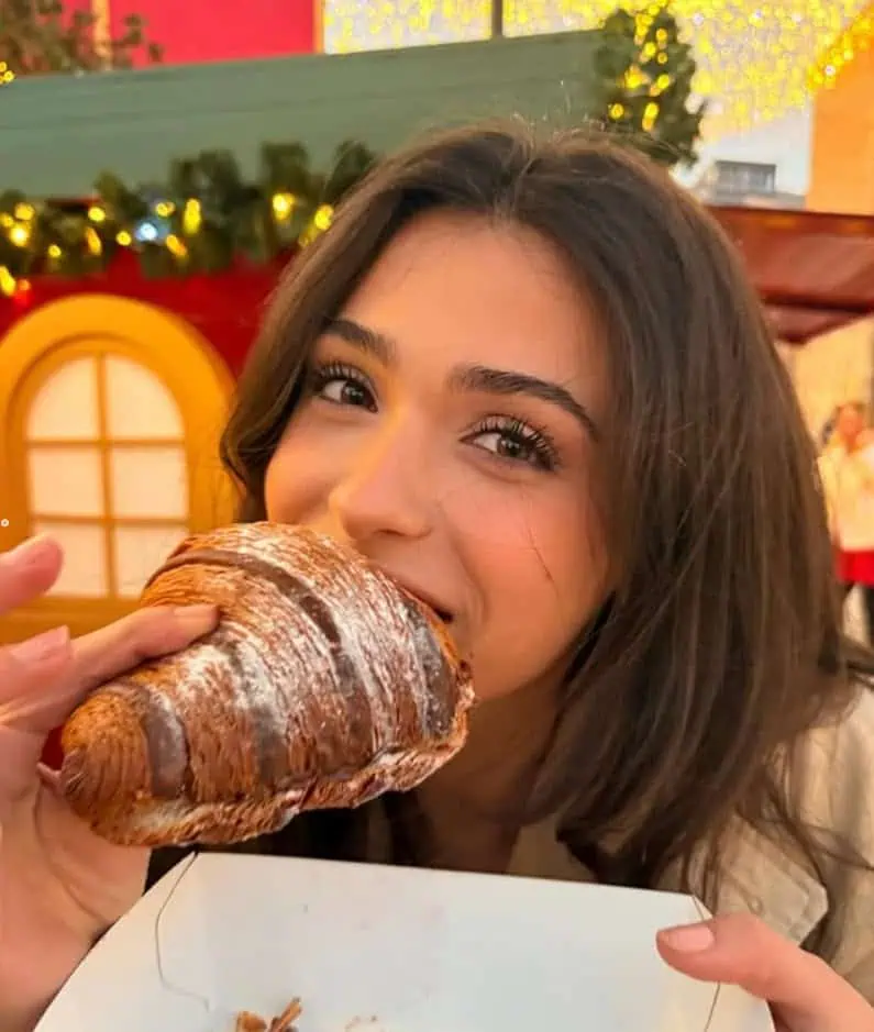 Abi Dizisi Gülsüm Kimdir? Bilgileri Yaşı Okulu