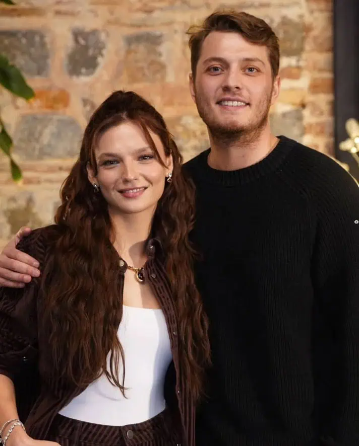 Aynı Yağmurun Altında Dizi Kıyafetleri Kombin Markaları