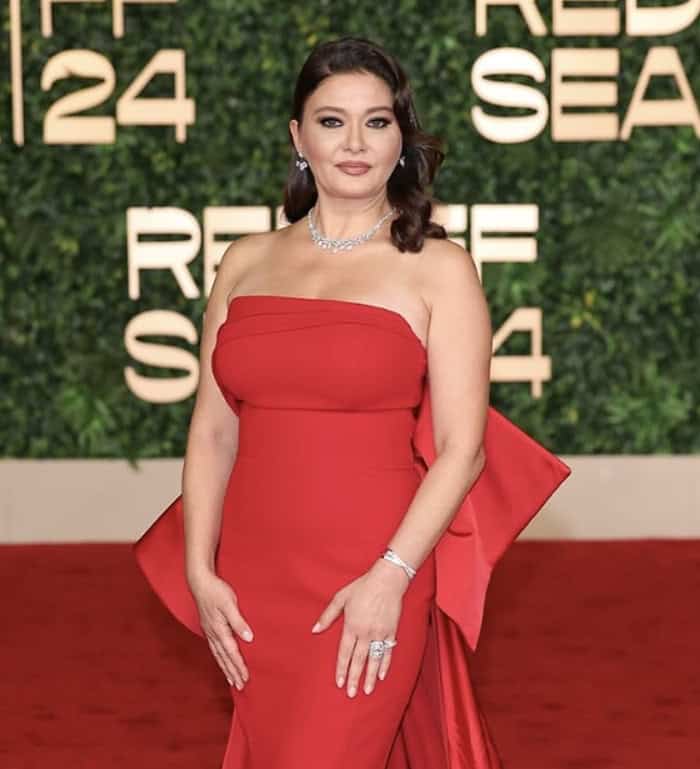 Ömür Usta Dizisi Oyuncuları Kadrosu Konusu Özeti