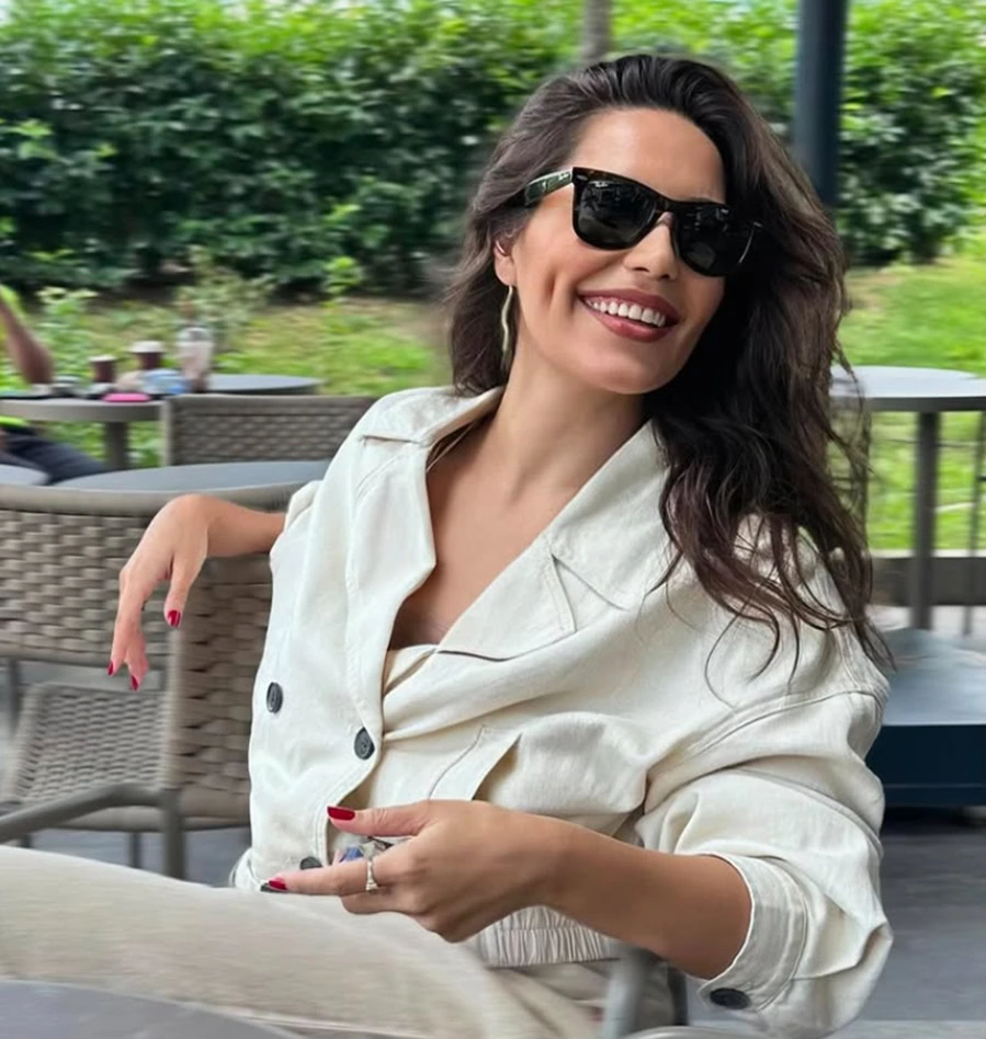 Abi Dizisi Müjde Kimdir? Gizem Coşkun Bilgileri